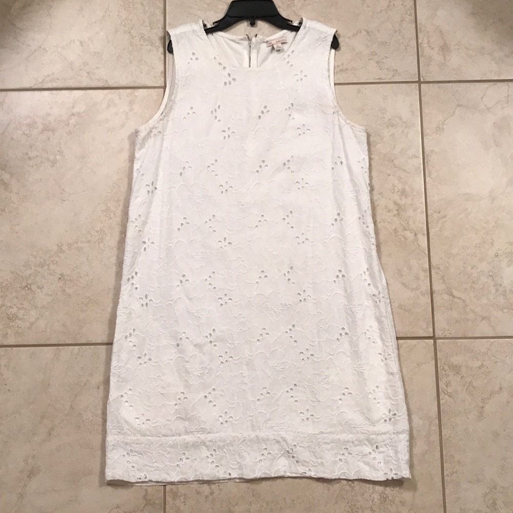 White sleeveless Gap dress